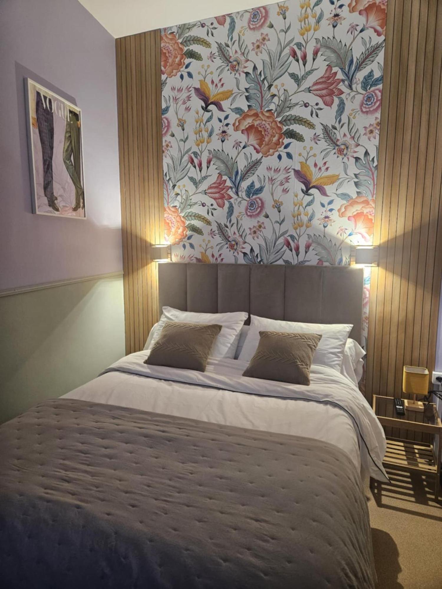 Coco Marco Hotel Nyons Zewnętrze zdjęcie